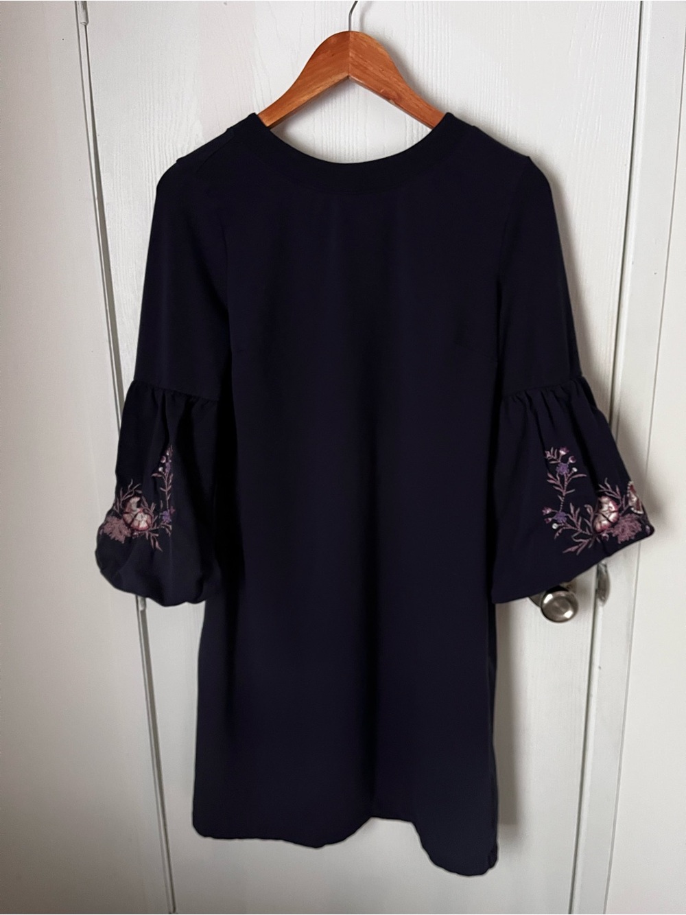 Loft Women’s Dress Size Medium Navy w Poofy Sleeves Pink White Purple Floral